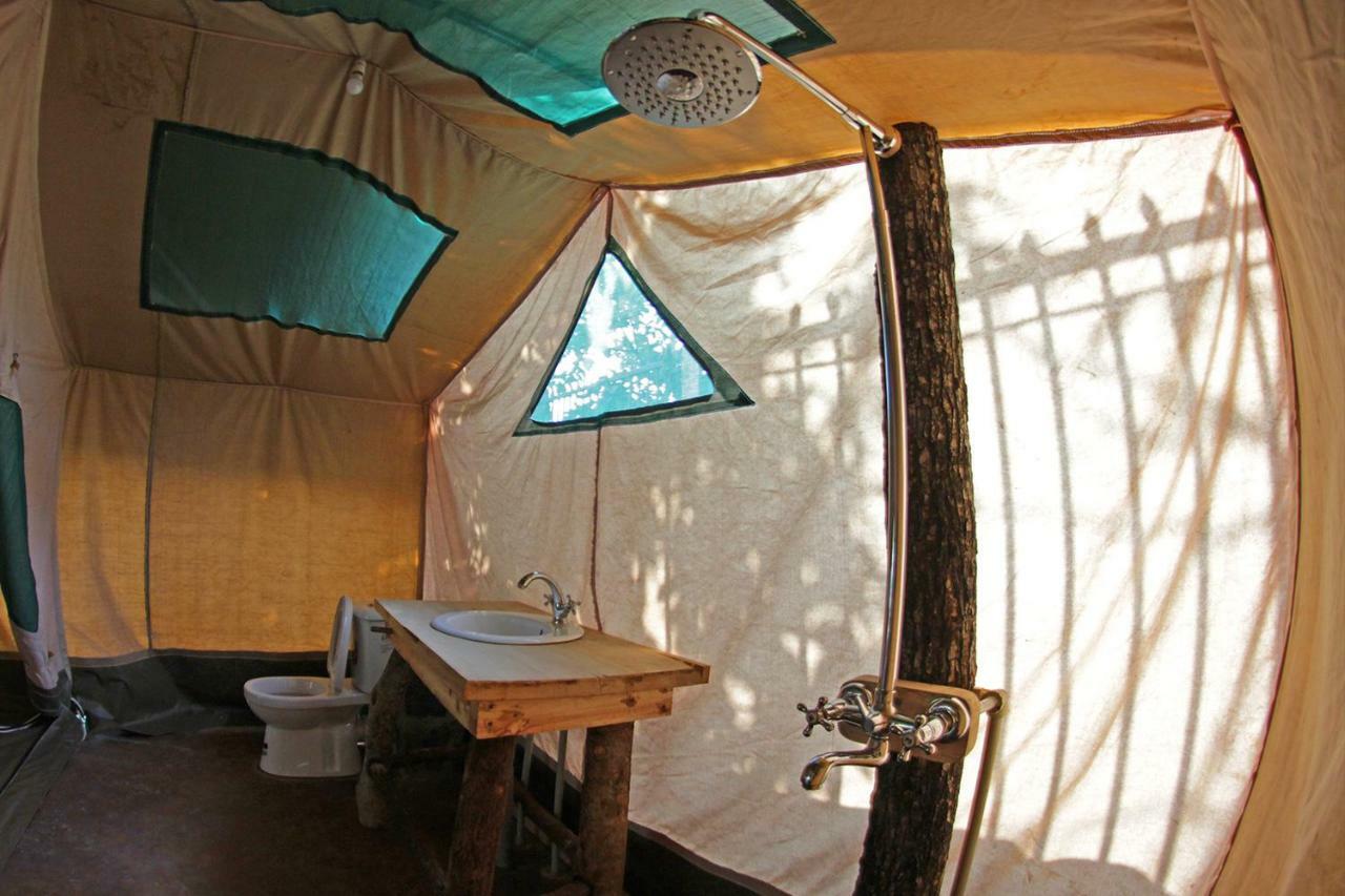 Kara-Tunga Safari Camp Panzió Moroto Kültér fotó